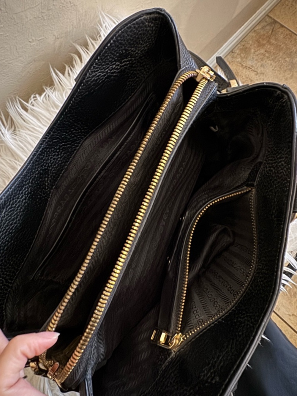PRADA Black Leather bag - Picture 5 of 12